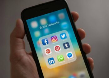 Trust in the Digital Era: How Online Brands Win Our Confidence