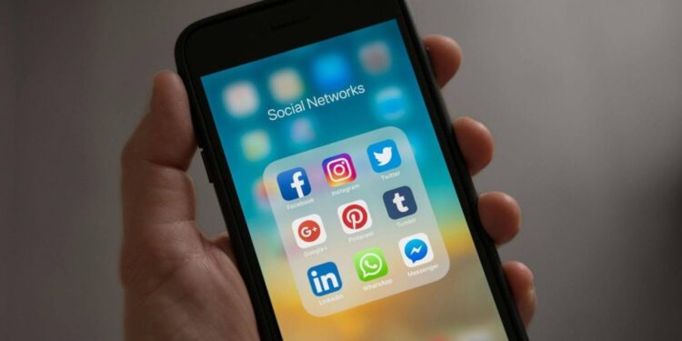 Trust in the Digital Era: How Online Brands Win Our Confidence