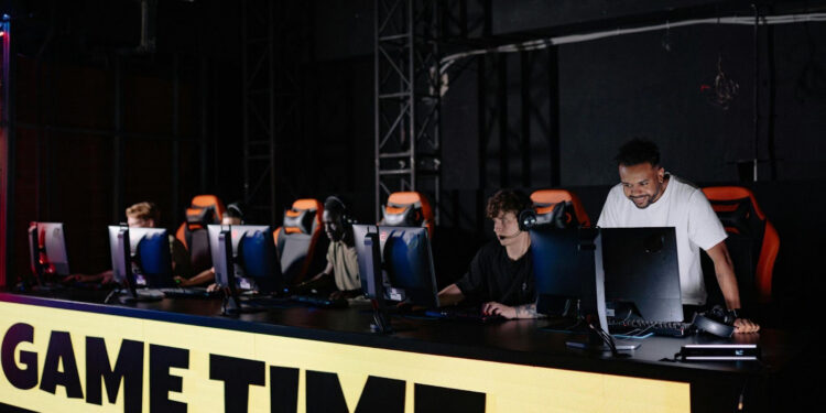 Team playing competitive e-sports.