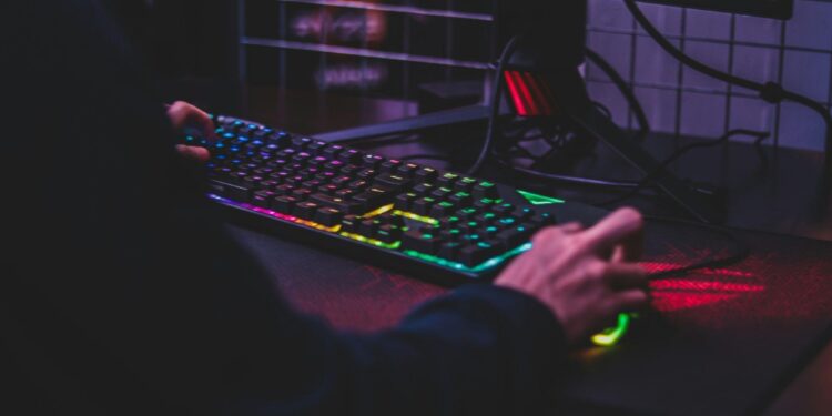 What Live Casino Streaming Can Learn from Twitch Viewership Trends