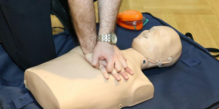 cpr training gym owners, fitness coach cpr certification, gym safety cpr course, cpr certification for trainers, emergency response fitness centers, backcountry cpr training, cpr classes for gym staff, first aid and cpr certification, fitness professional safety training, cpr certification requirements gyms