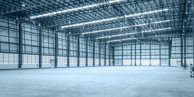 5 Ways Steel Building Warehouses Outperform Traditional Warehouses